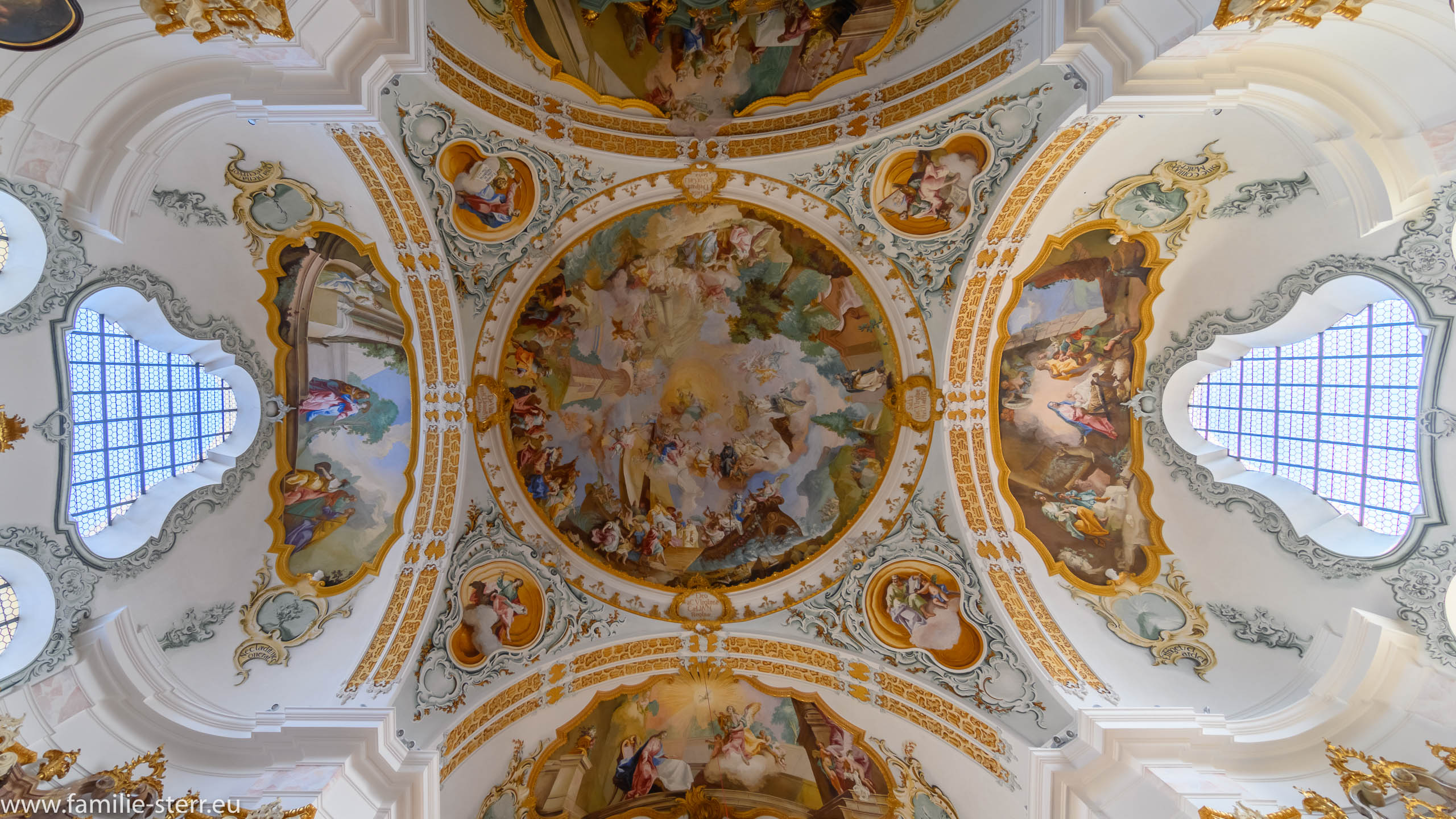 Maria Königing des Rosenkranzes