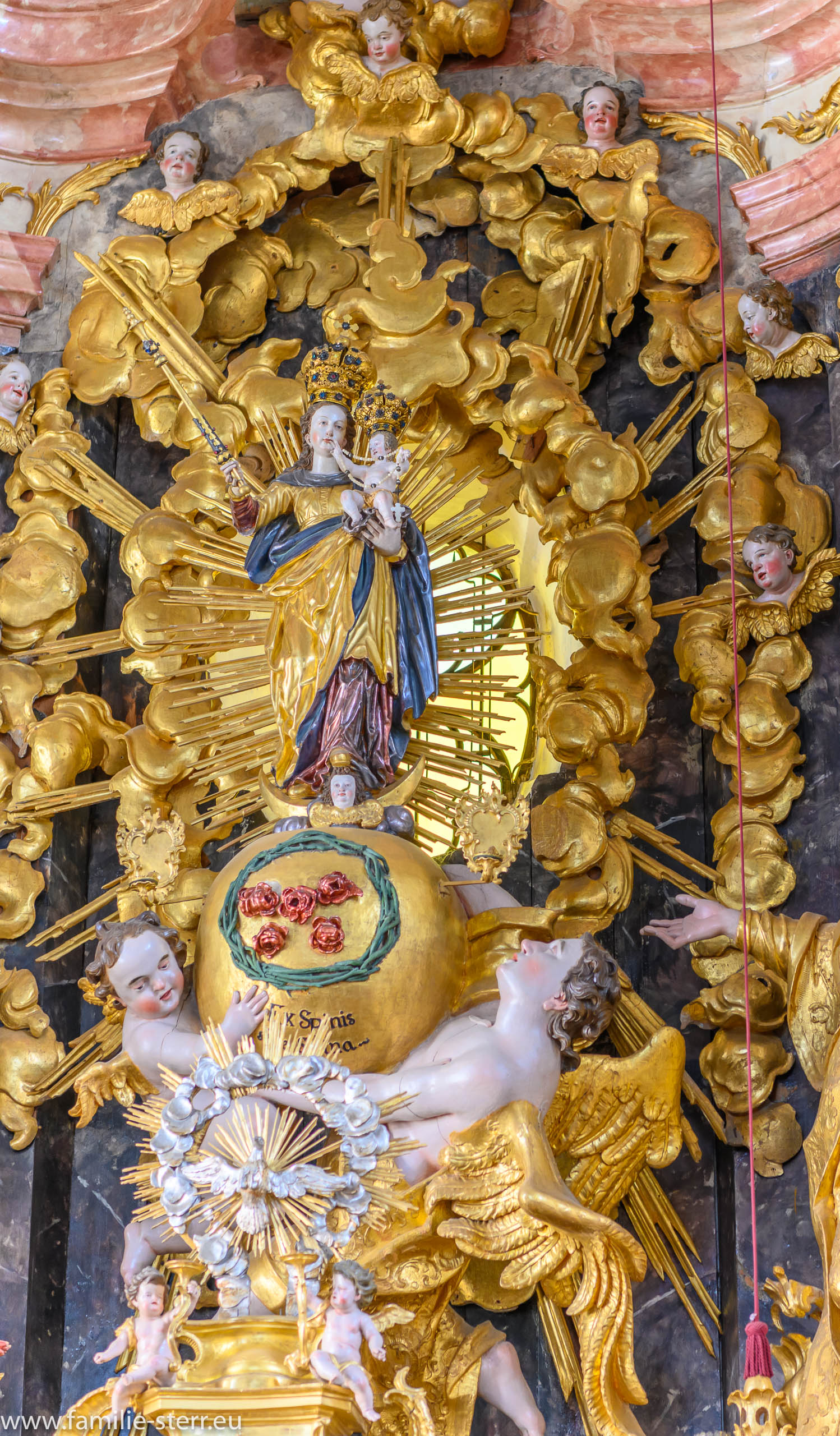 Maria Königing des Rosenkranzes