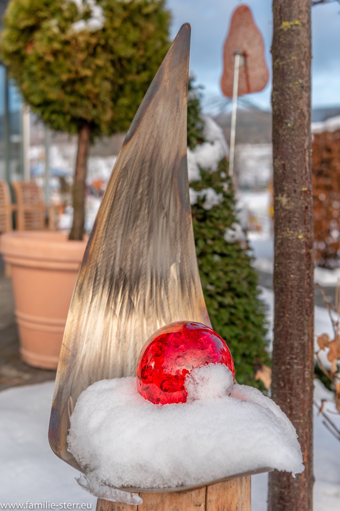 Glaskugel im Schnee
