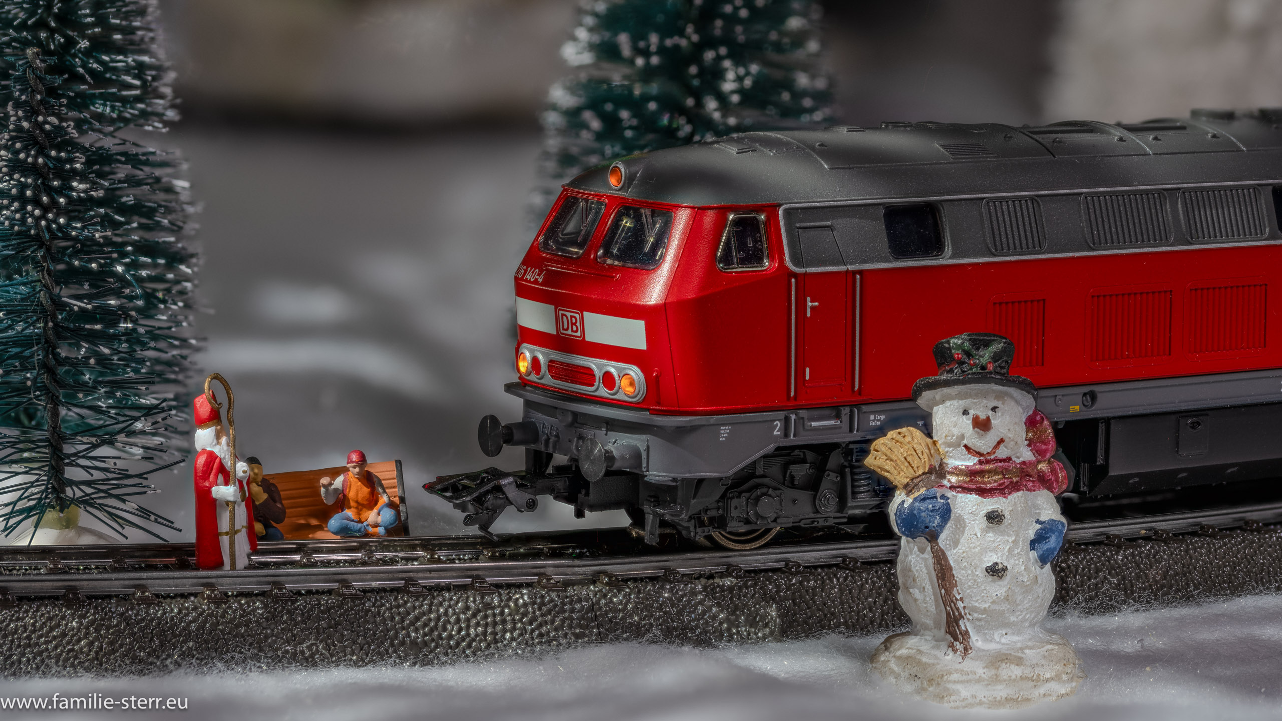 Zug im Weihnachtsdorf