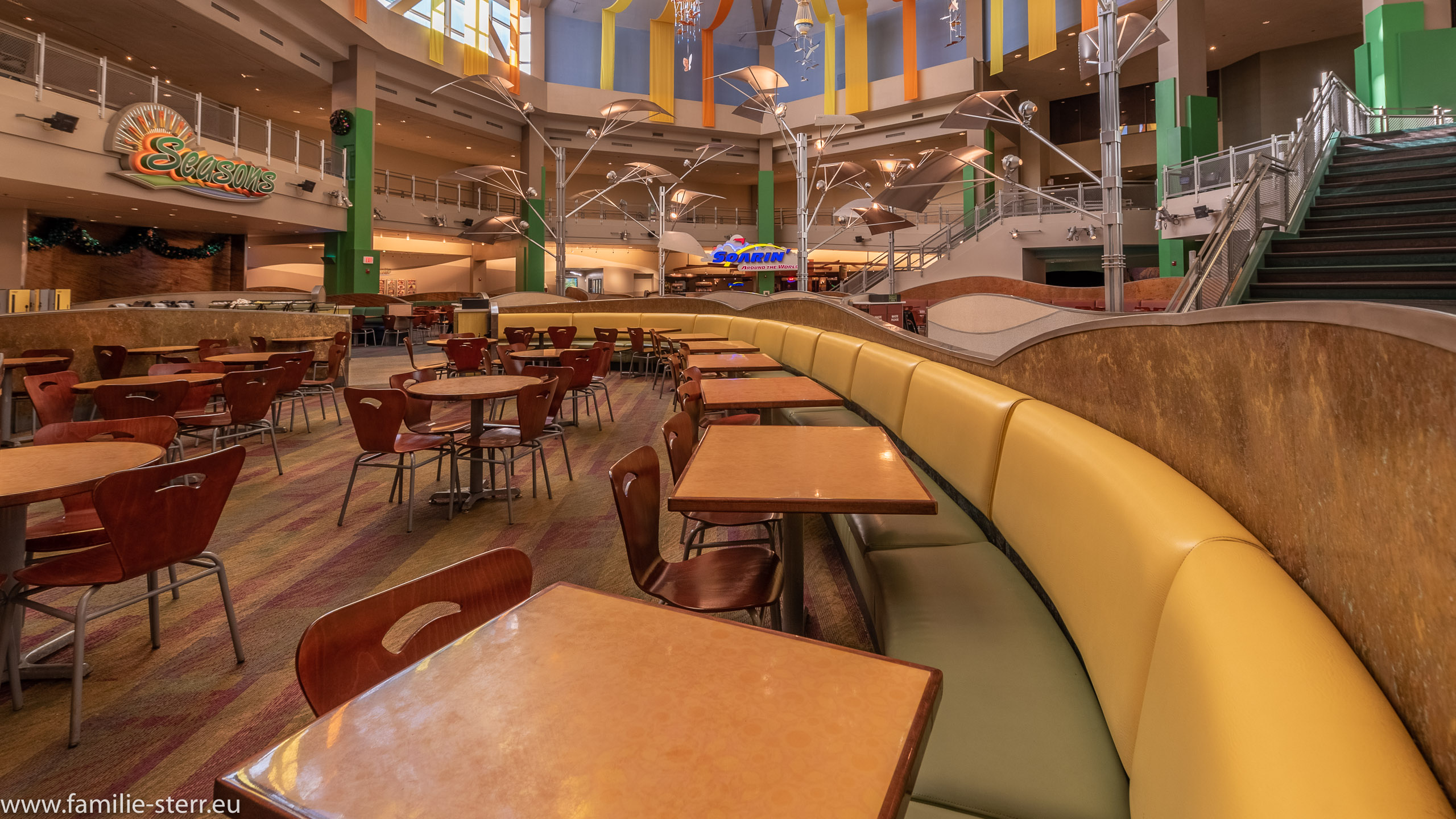 The Land Land Pavillon